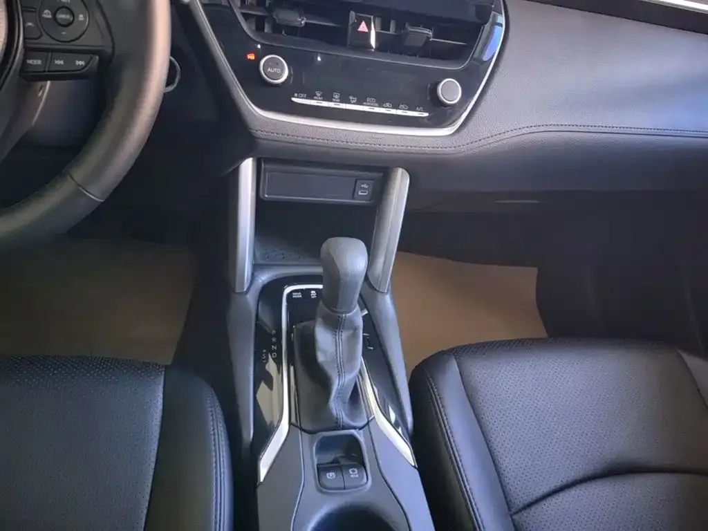 Toyota Corolla Cross 2.0L Smart Hybrid Dual Engine Pioneer Edition 2025 — фото 14