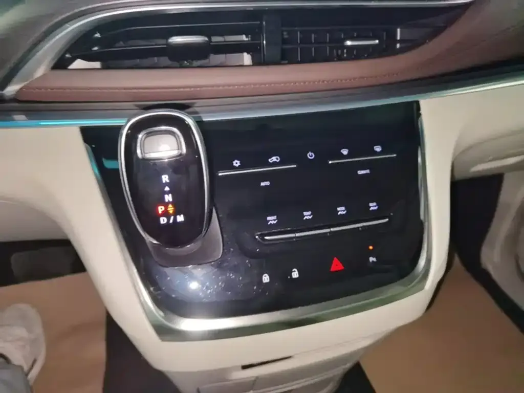 Buick GL8 Land Business Class 652T Luxury 2022 — фото 14
