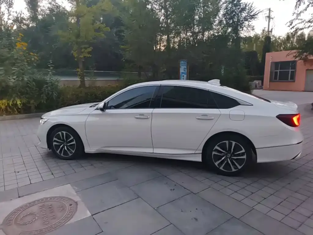 Honda Accord Sharp Hybrid 2.0L Sharp Leader Edition 2023 — фото 4