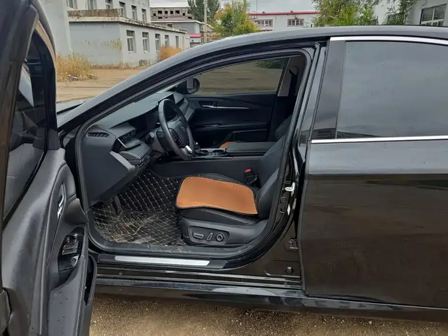 Toyota Camry Hybrid 2.0HGVP Luxury Edition 2025 — фото 9