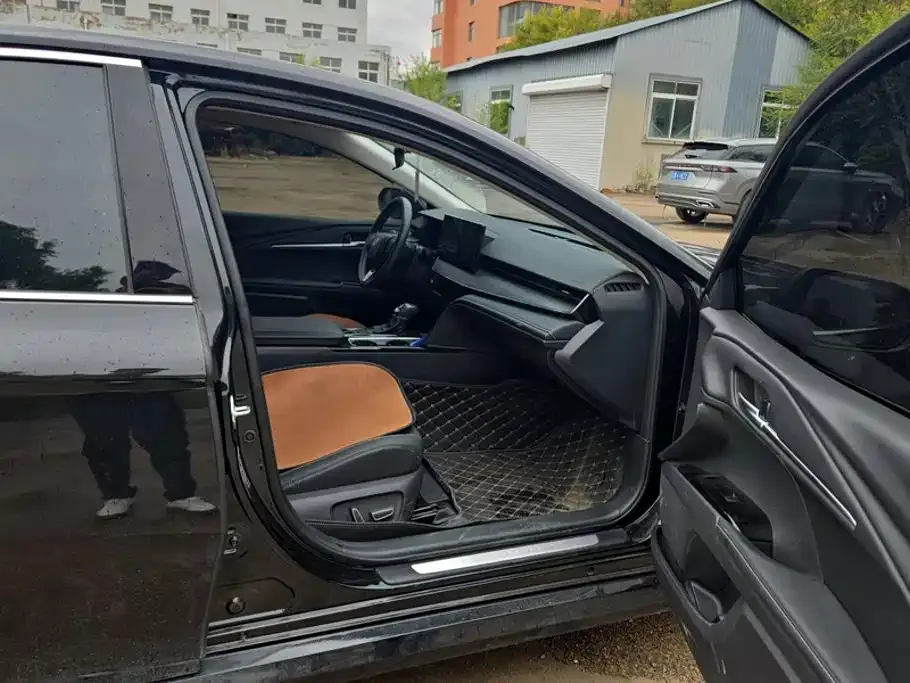 Toyota Camry Hybrid 2.0HGVP Luxury Edition 2025 — фото 8
