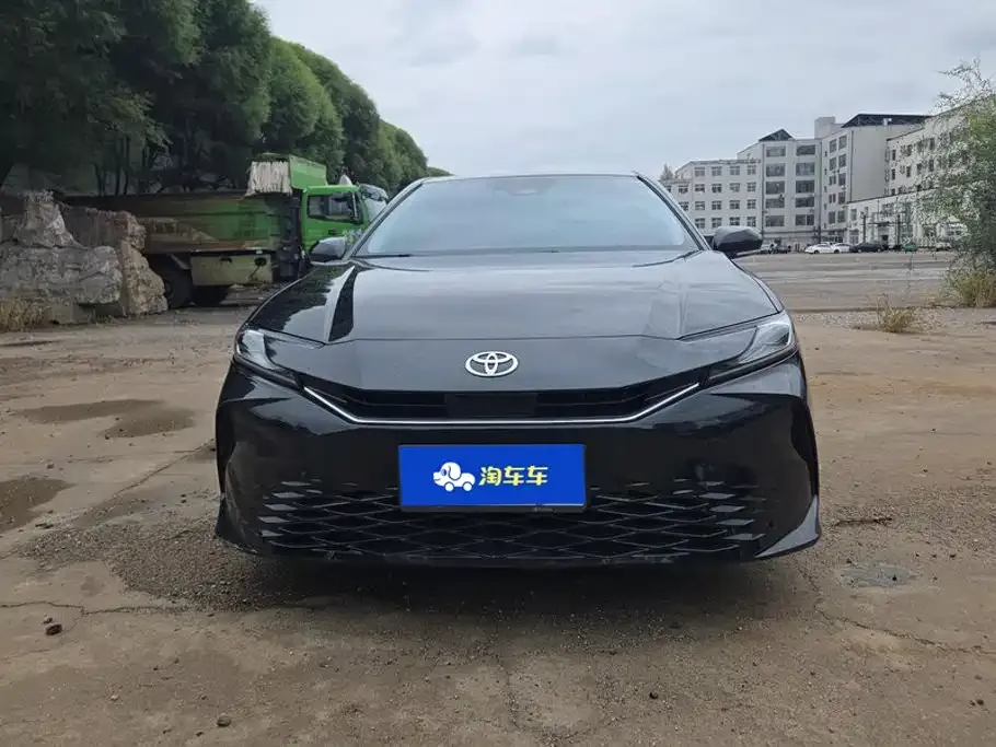 Toyota Camry Hybrid 2.0HGVP Luxury Edition 2025 — фото 2