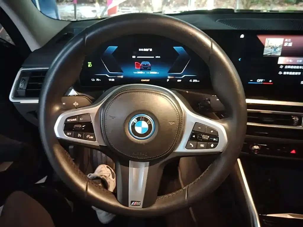 BMW i3 eDrive 35 L 2023 — фото 11