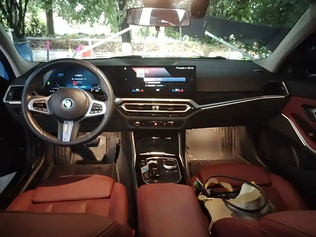 BMW i3 eDrive 35 L 2023 — фото 10