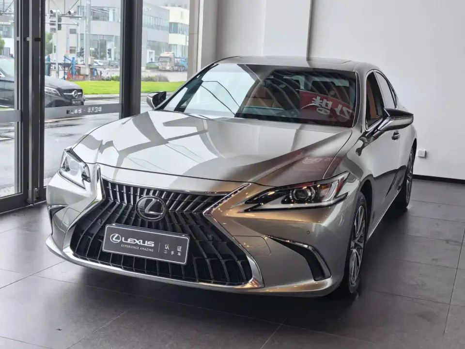 Lexus ES 200 Excellence Edition 2022