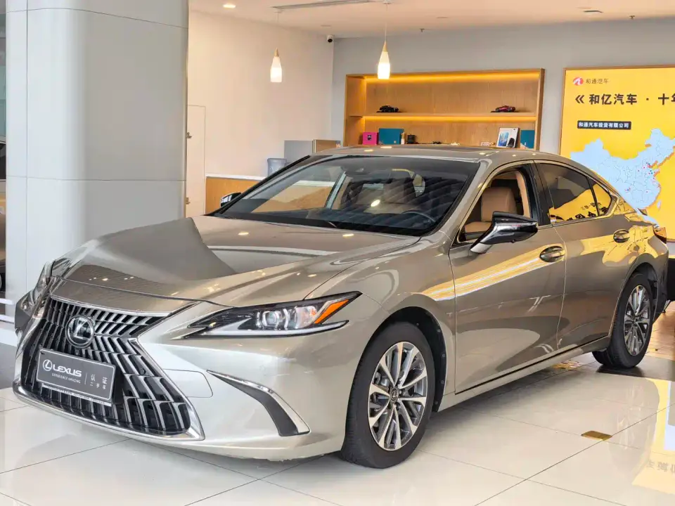 Lexus ES 300h Ultimate Edition 2024
