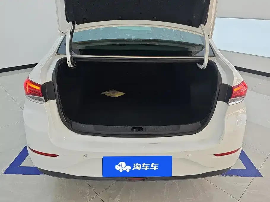 Buick Excelle Facelift 1.3T Auto Mild Hybrid Elite 2021 — фото 4