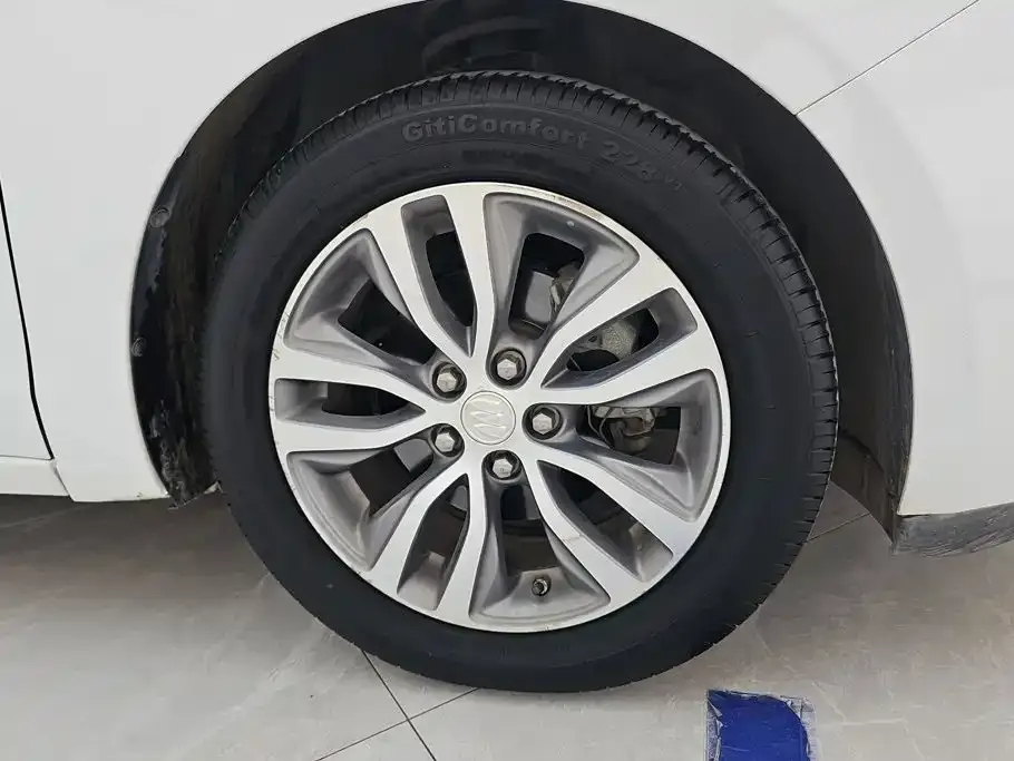 Buick Excelle Facelift 1.3T Auto Mild Hybrid Elite 2021 — фото 6