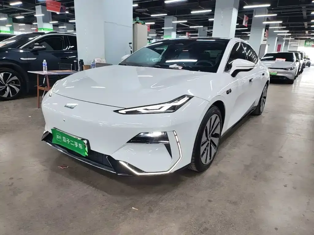 Geely Galaxy Galaxy E8 665km RWD Starship Voyager Edition 2024