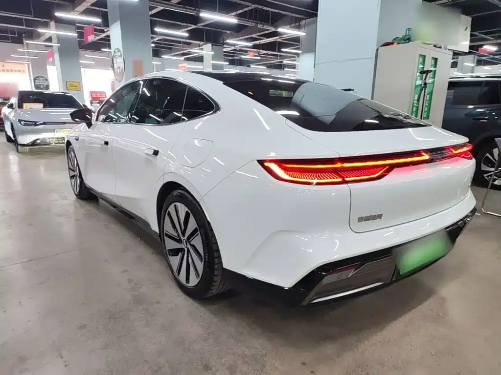 Geely Galaxy Galaxy E8 665km RWD Starship Voyager Edition 2024 — фото 5