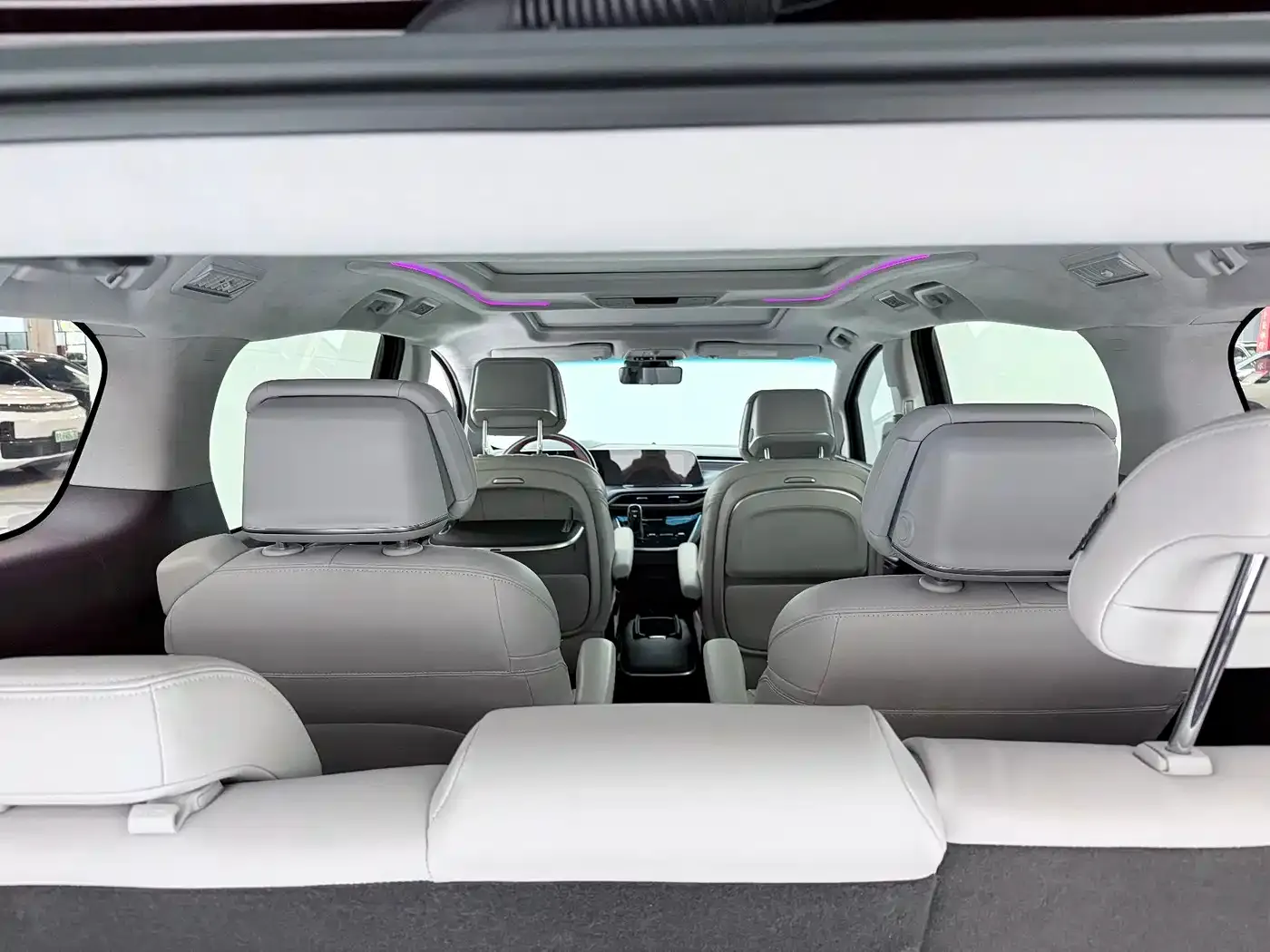 Buick GL8 Avenir 7-Seater Hospitality Edition 2021 — фото 15