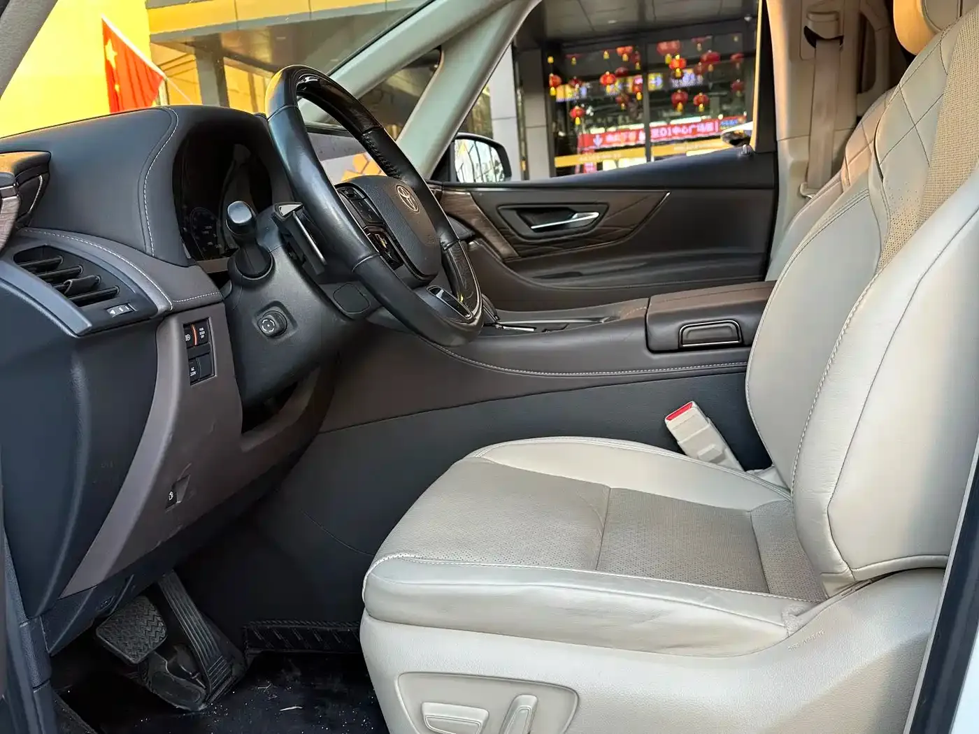 Toyota Alphard Hybrid 2.5L Prestige Edition 2023 — фото 3