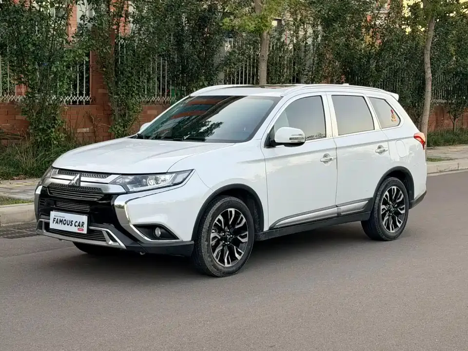 Mitsubishi Outlander 2.0L 2WD Premium 5-seater 2020