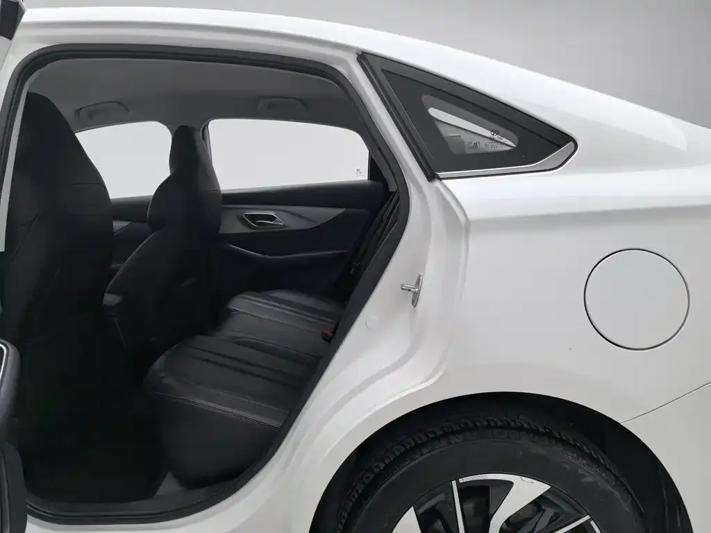 BAIC Beijing U5 PLUS 1.5L CVT Luxury Edition 2021 — фото 15