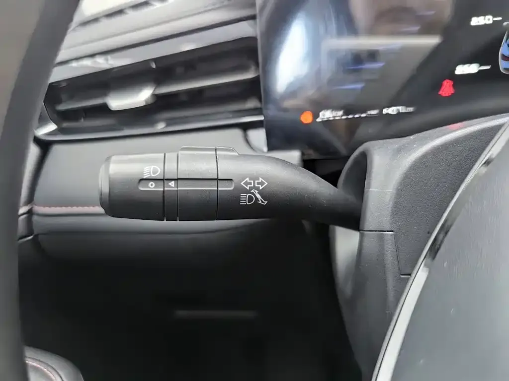 Roewe i5 1.5L Manual Comfort Edition 2024 — фото 21