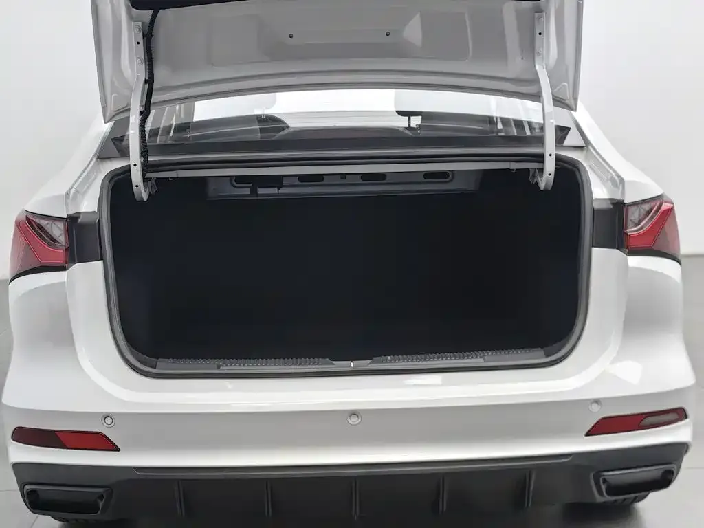 Roewe i5 1.5L Manual Comfort Edition 2024 — фото 16