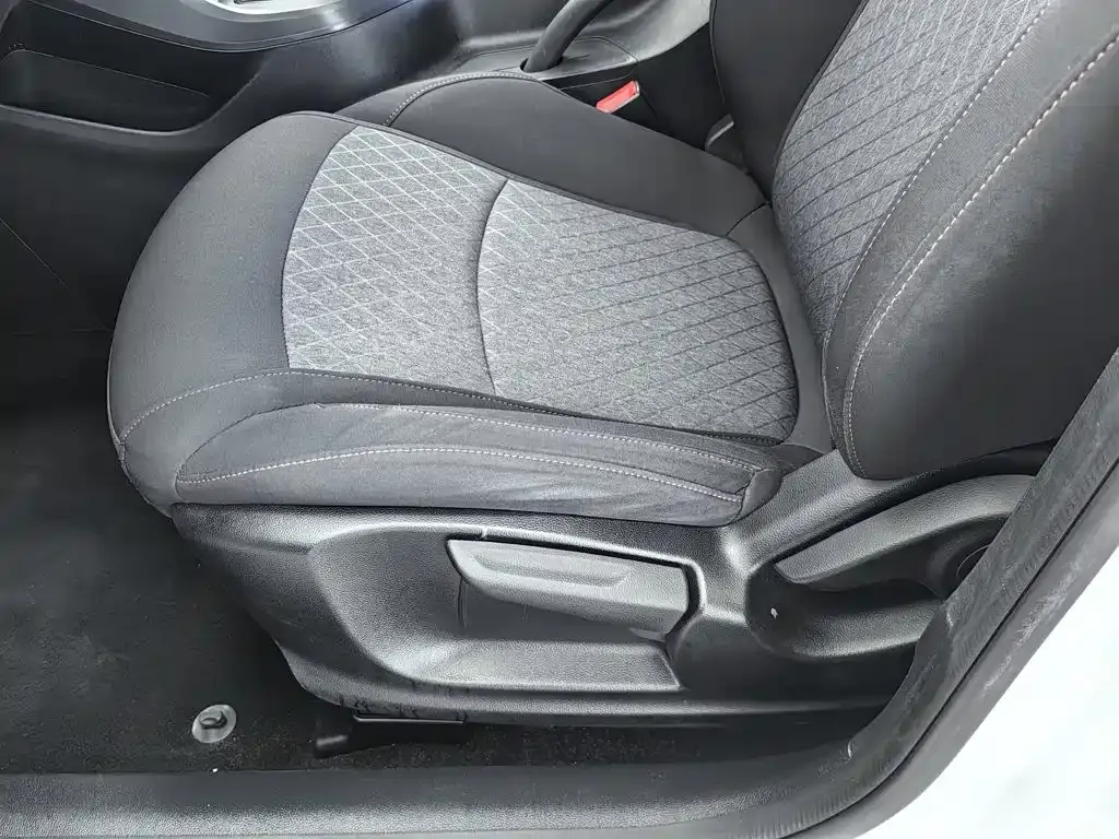Roewe i5 1.5L Manual Comfort Edition 2024 — фото 20