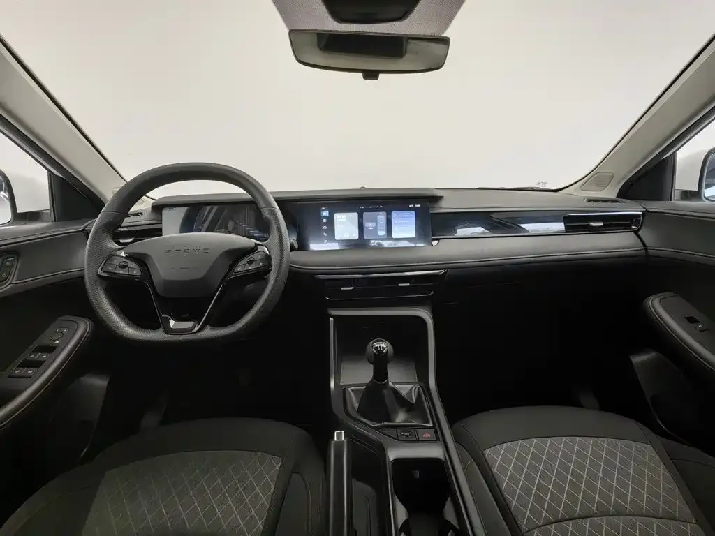 Roewe i5 1.5L Manual Comfort Edition 2024 — фото 5