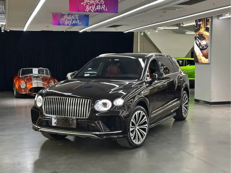 Bentley Bentayga 4.0T V8 Long Wheelbase Version 2023