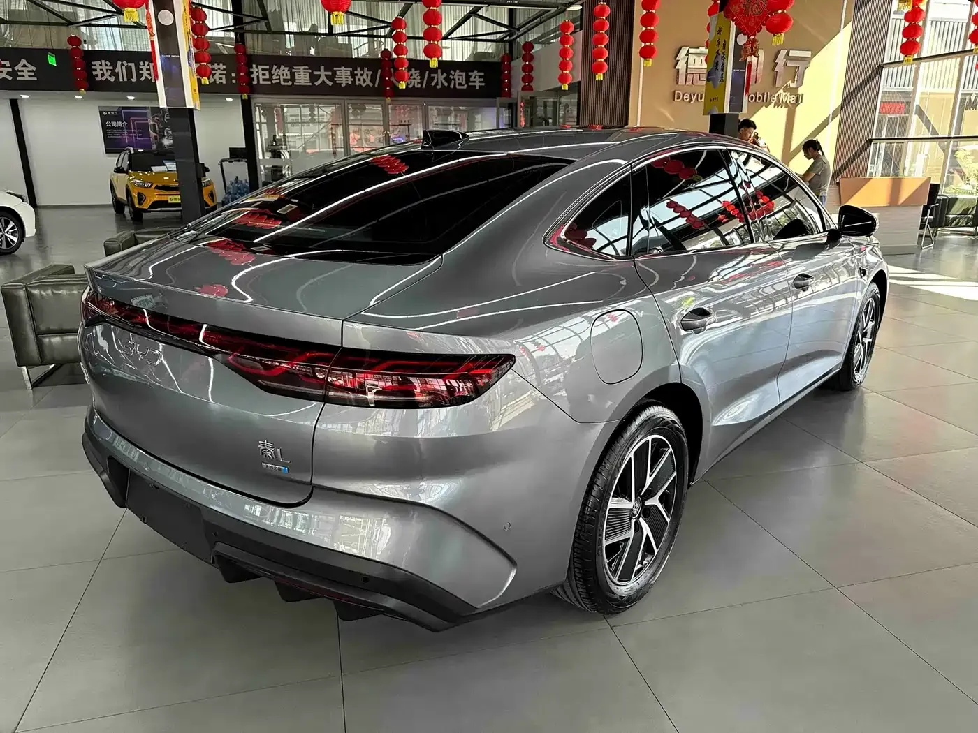 BYD Qin L DM-i Smart Drive Edition 120KM Surpassing 2025 — фото 9