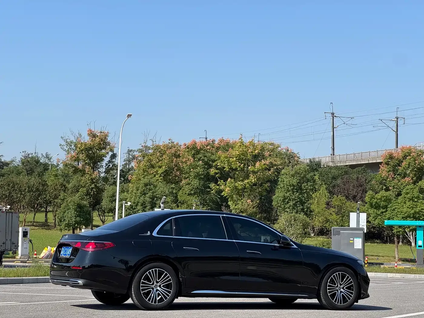 Mercedes-Benz E-Class Model E 260 L 2024 — фото 15