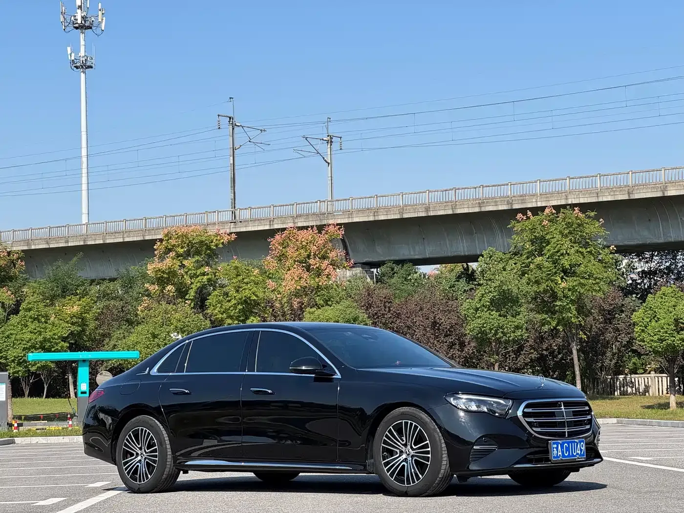 Mercedes-Benz E-Class Model E 260 L 2024 — фото 3