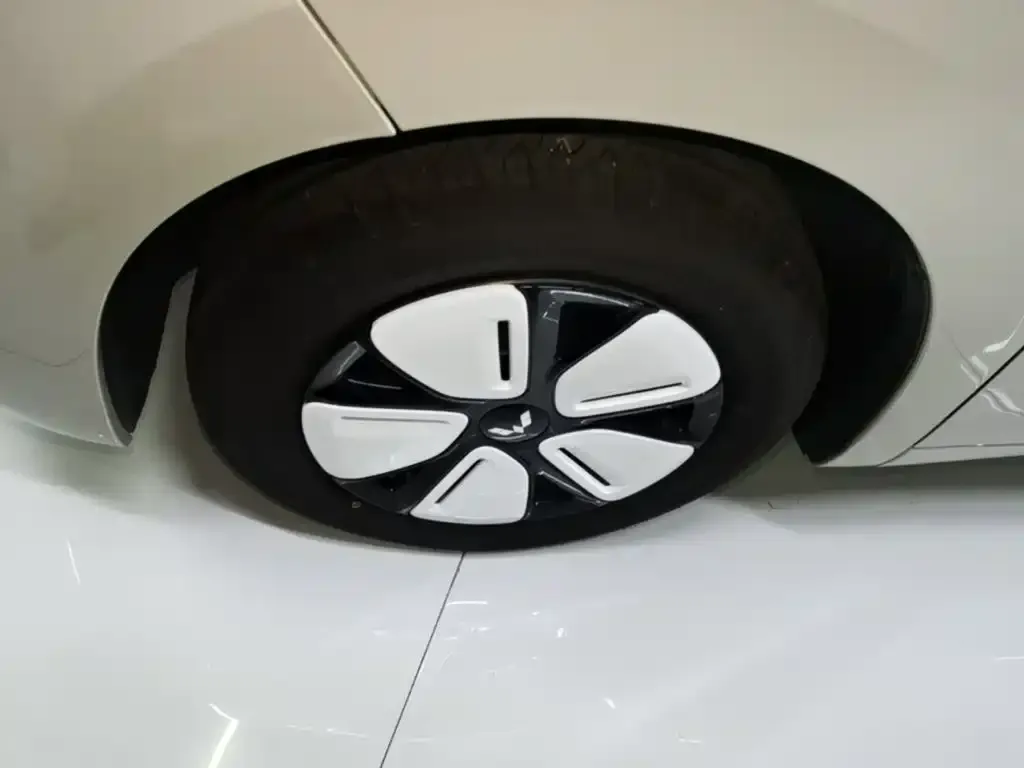 Wuling Motors Hongguang MINIEV 4-Door Advanced 2025 — фото 23