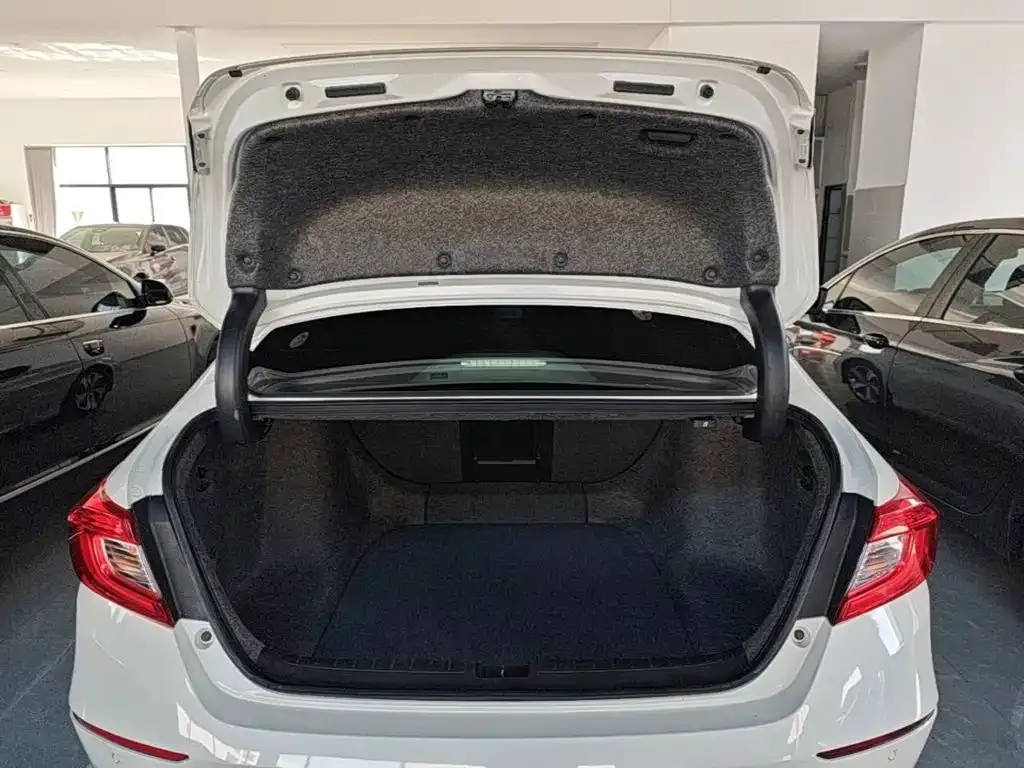Honda Accord Sharp Hybrid 2.0L Sharp Wisdom Edition China VI 2020 — фото 19