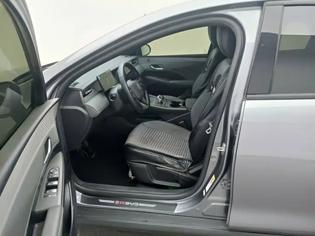 BYD Qin PLUS DM-i Smart Drive 55KM Leader 2025 — фото 5