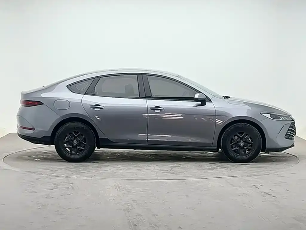 BYD Qin PLUS DM-i Smart Drive 55KM Leader 2025 — фото 3