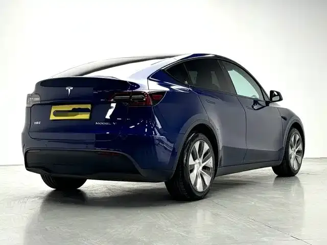 Tesla Model Y Standard Range Rear-Wheel Drive 2022 — фото 9