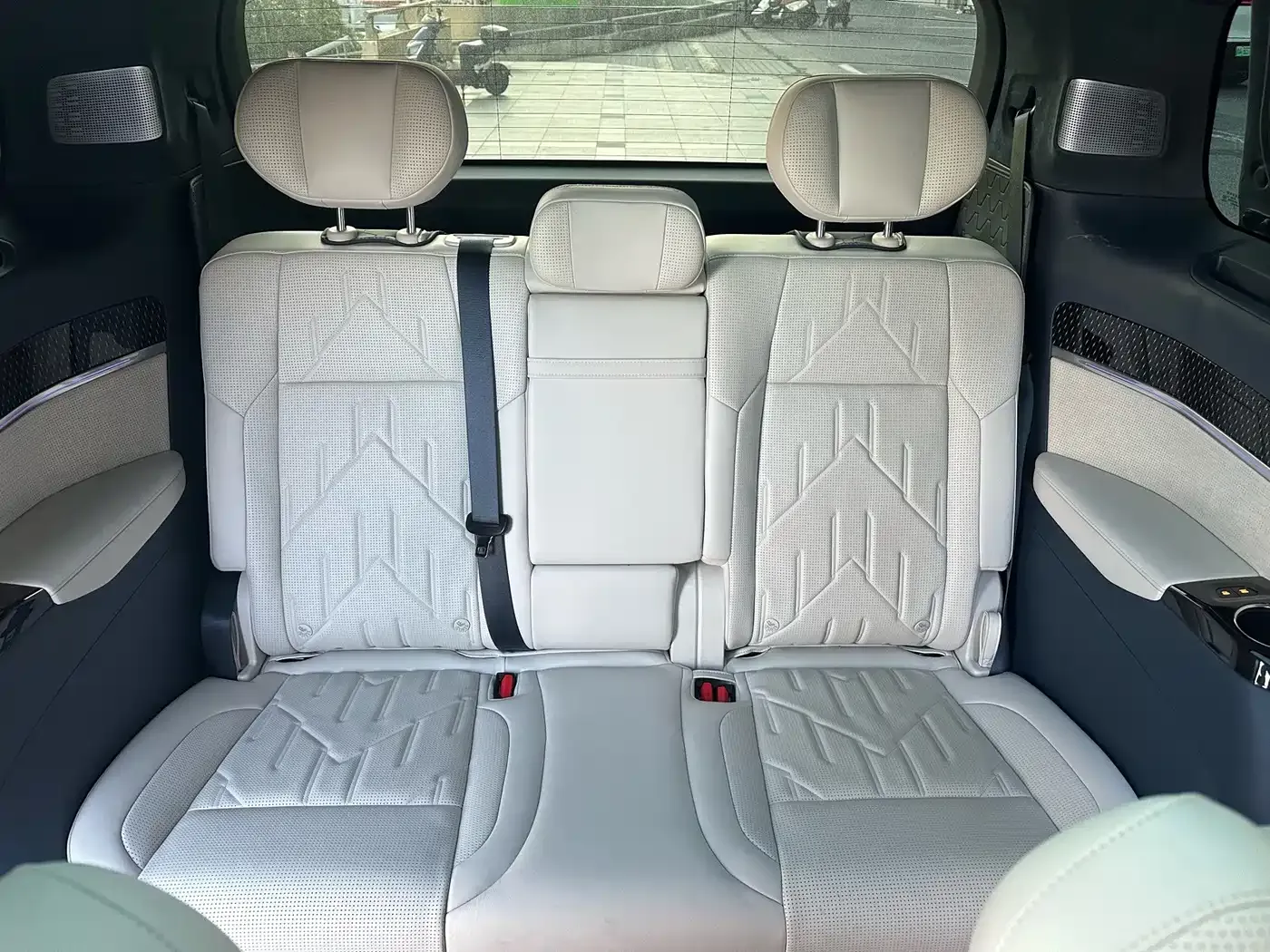 Zeekr 009 7-Seat Aisle AWD Version 108kWh 2024 — фото 21