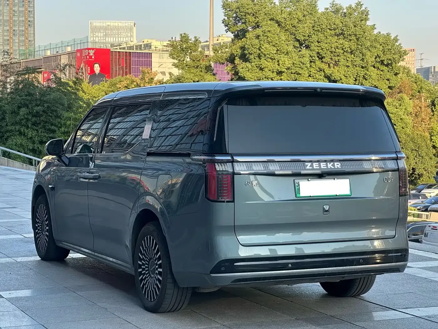 Zeekr 009 7-Seat Aisle AWD Version 108kWh 2024 — фото 4