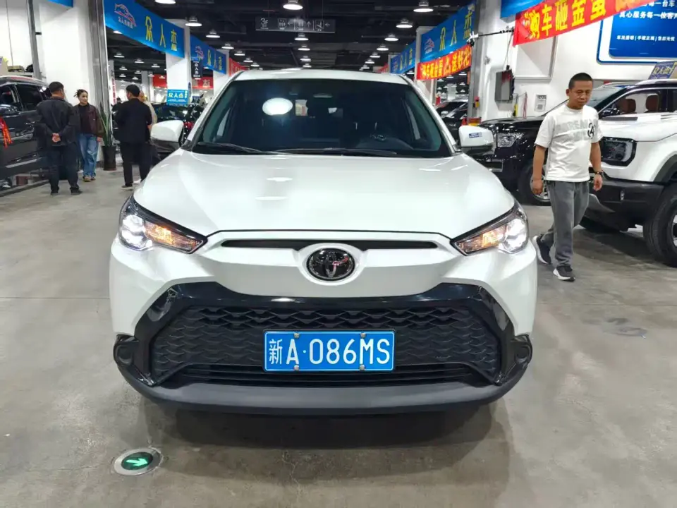 Toyota Frontlander 2.0L CVT Leading Edition 2024