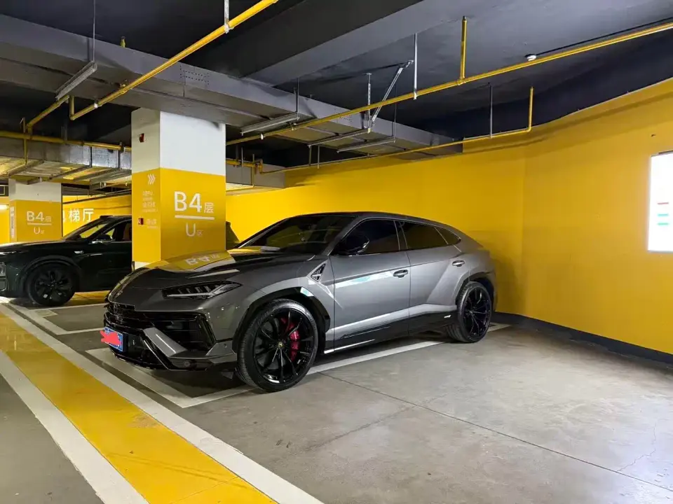 Lamborghini Urus 4.0T V8 2023