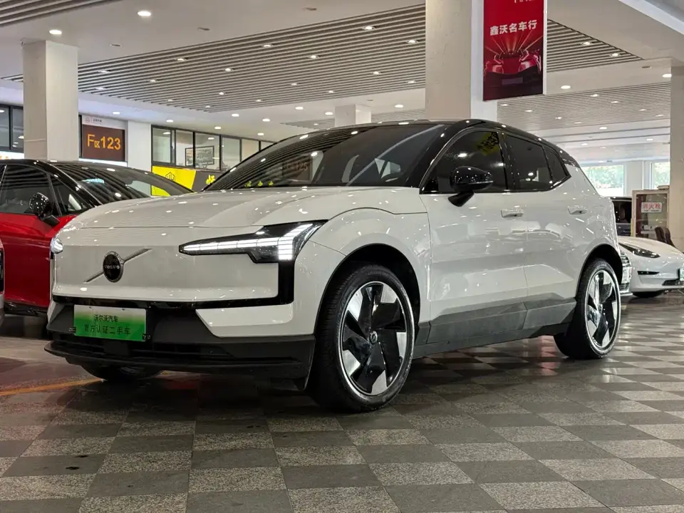 Volvo EX30 RWD Long Range Plus 2026