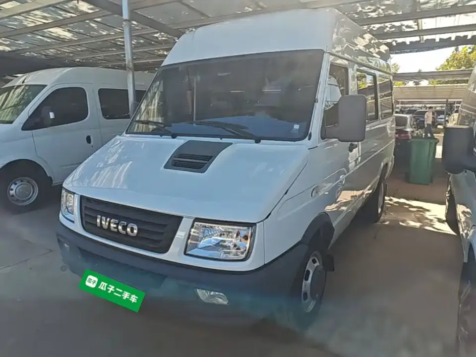 Iveco Daily Model 2.5T A35 M1 Passenger Vehicle 5-9 Seats Short Wheelbase Medium Roof Dual Tires Sliding Door 2022