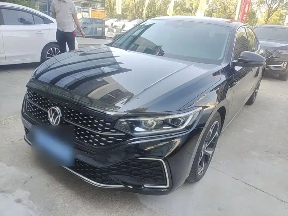 Volkswagen Passat Facelift 330TSI Starlight Luxury Edition 2023