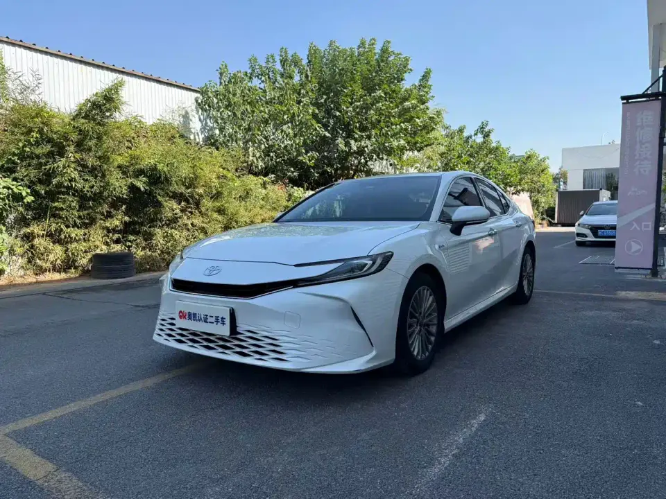 Toyota Camry Hybrid 2.0HGVP Luxury Edition 2025