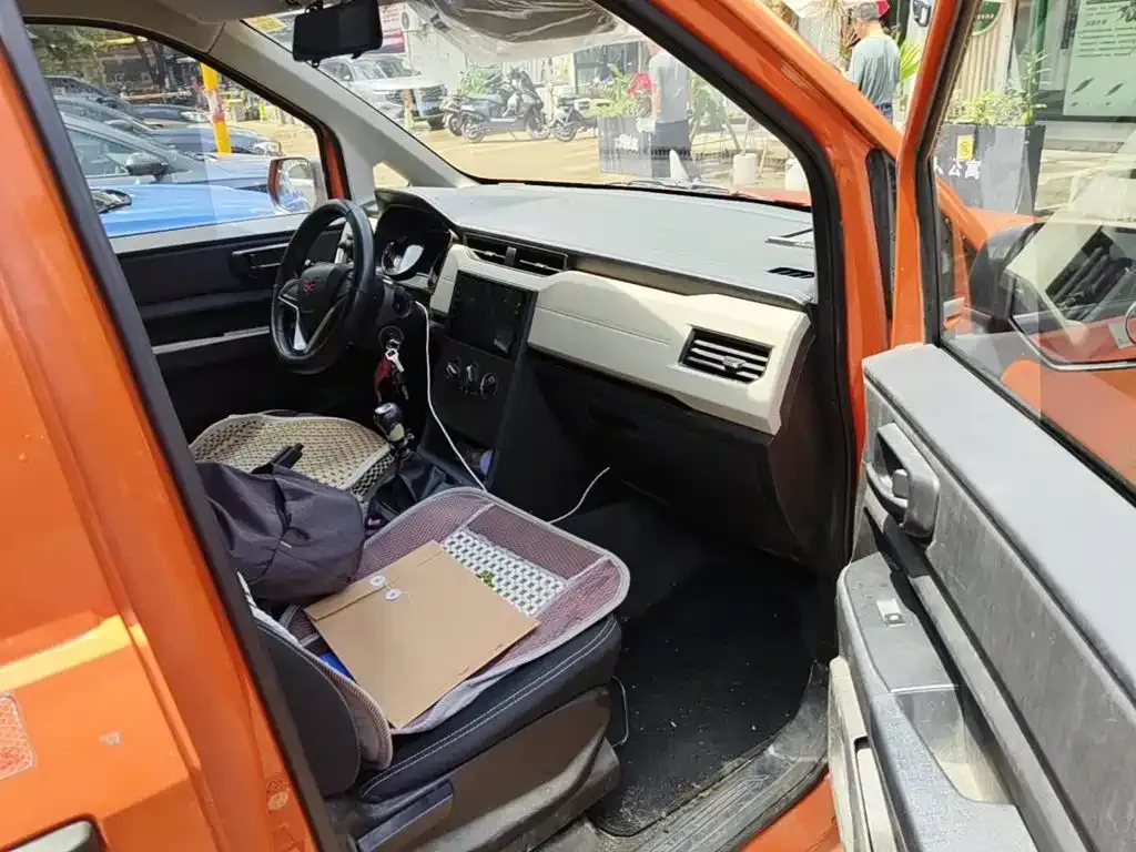 Wuling Motors Wuling Journey 1.5T Manual Comfort Sealed Window Edition 2022 — фото 12