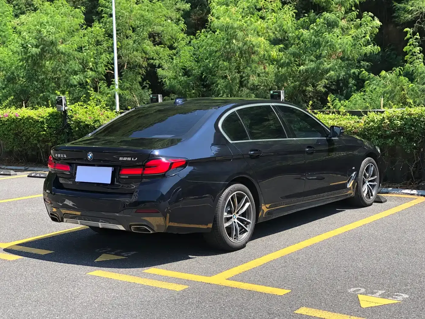 BMW 5 Series 525Li M Sport Package 2023 — фото 6