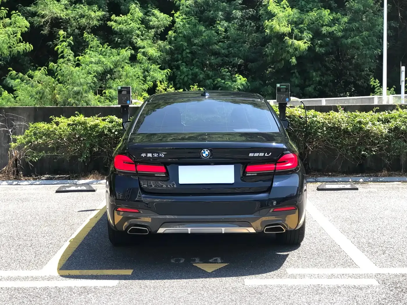 BMW 5 Series 525Li M Sport Package 2023 — фото 5