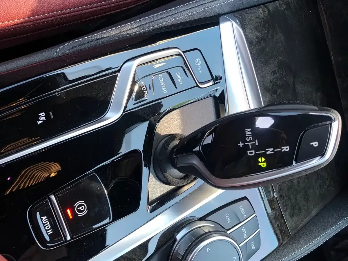 BMW 5 Series 525Li M Sport Package 2023 — фото 17