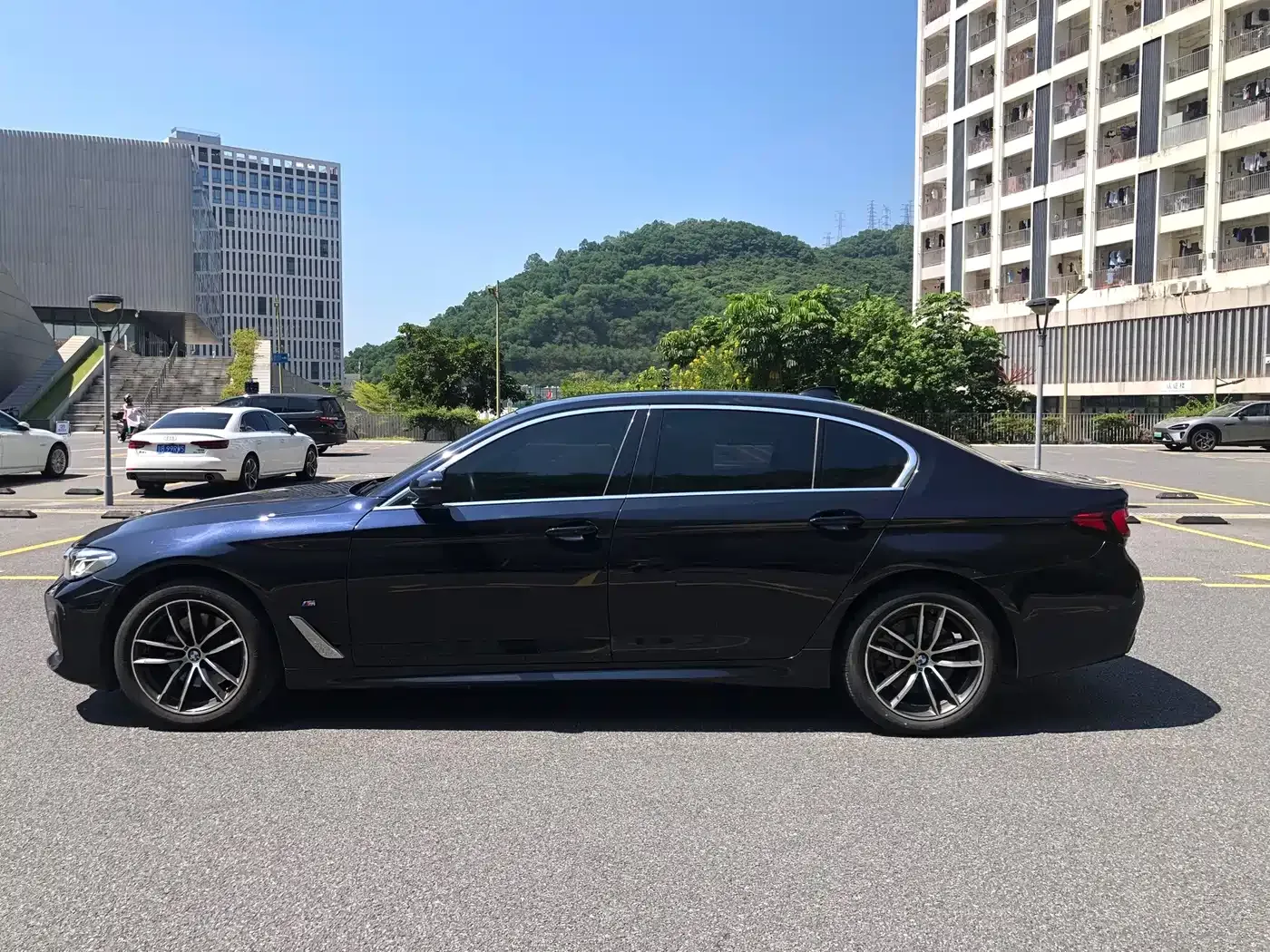 BMW 5 Series 525Li M Sport Package 2023 — фото 7