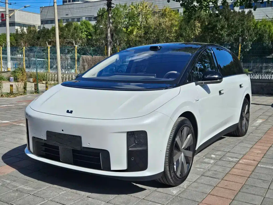 Li Auto Li i8 Standard Edition 2026