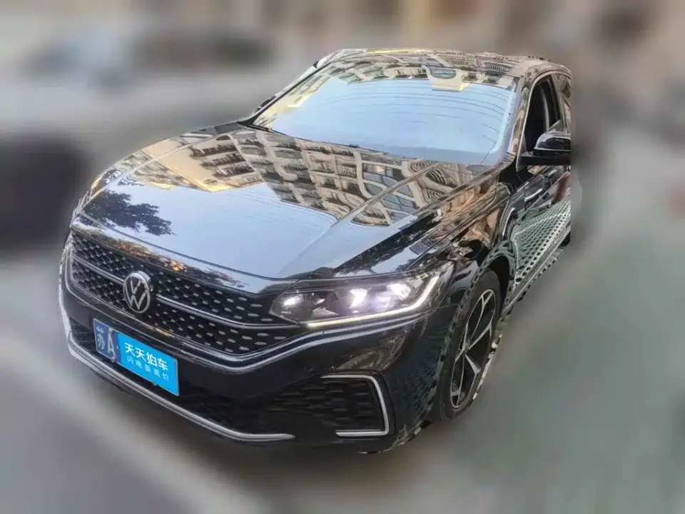 Volkswagen Passat 330TSI Starlight Elite Edition 2024