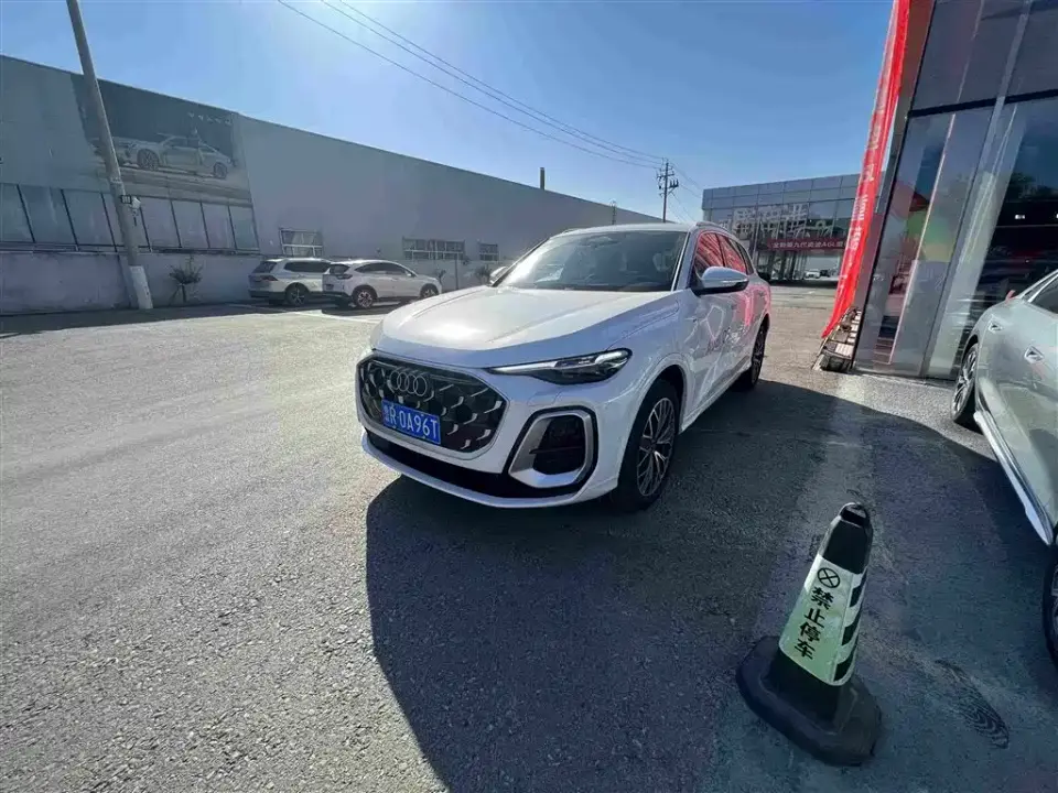 Audi Q5L Luxury Sport 150kW 2025