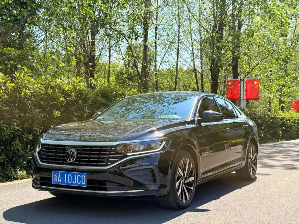 Volkswagen Passat 380TSI Dragon Glory Edition 2024