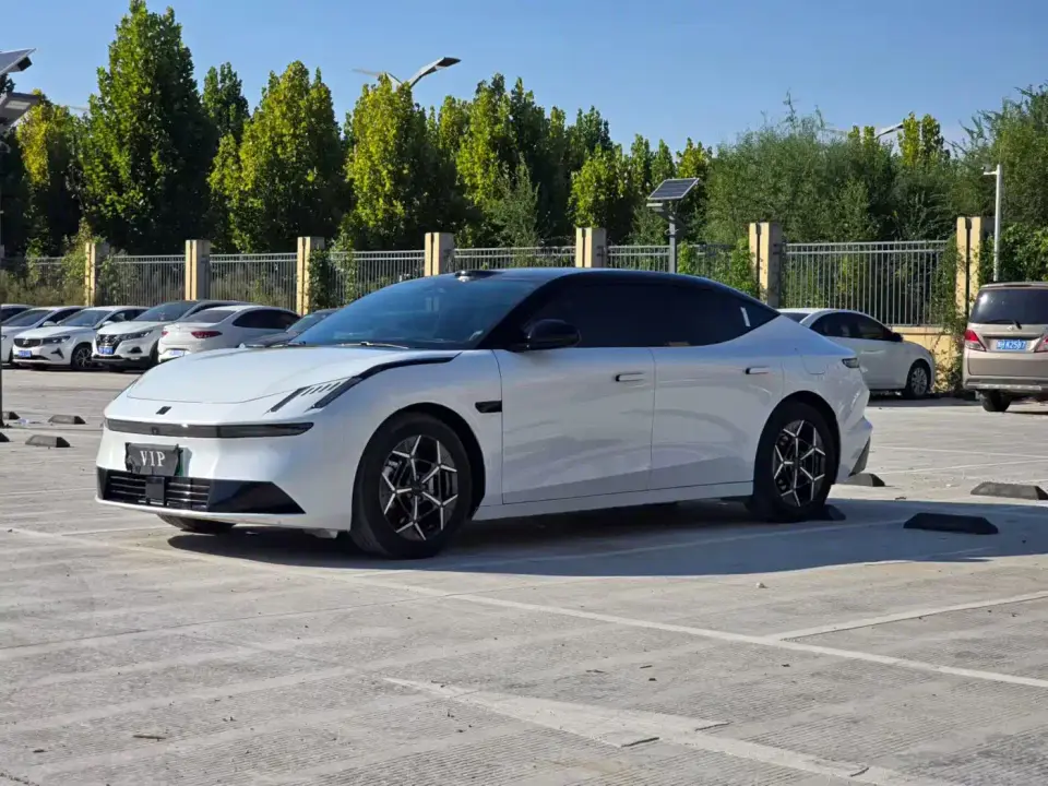 Lynk & Co 10 EM-P 240km Base 2026