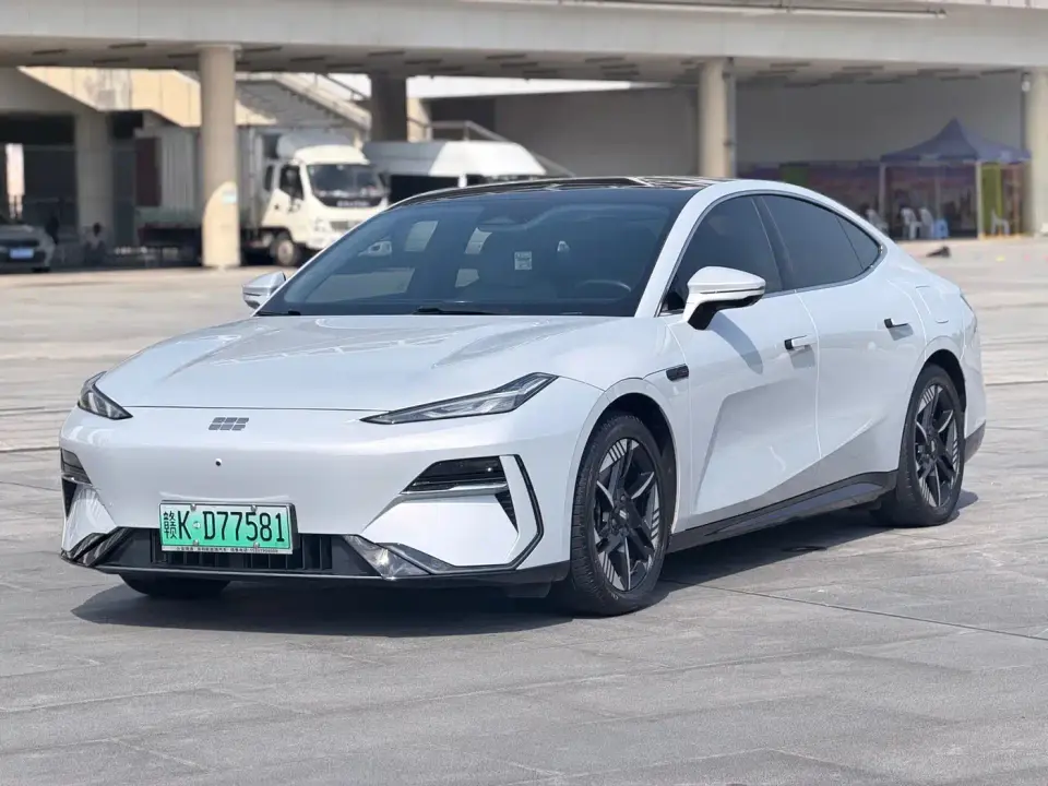 Geely Galaxy Galaxy E8 550km RWD PRO 2024